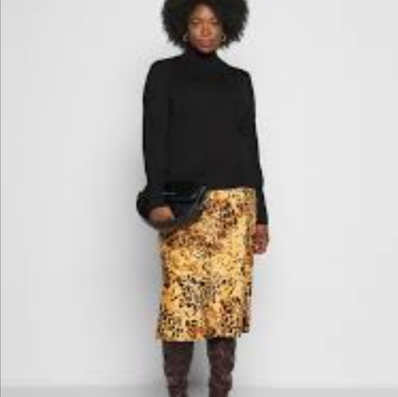 DKR Sweaters - DKR black turtleneck size large